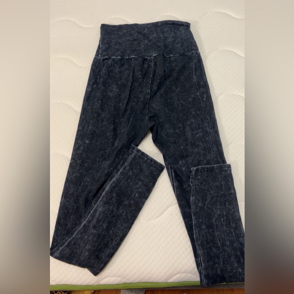 Black Acid Wash Leggings - Picture 2 of 2